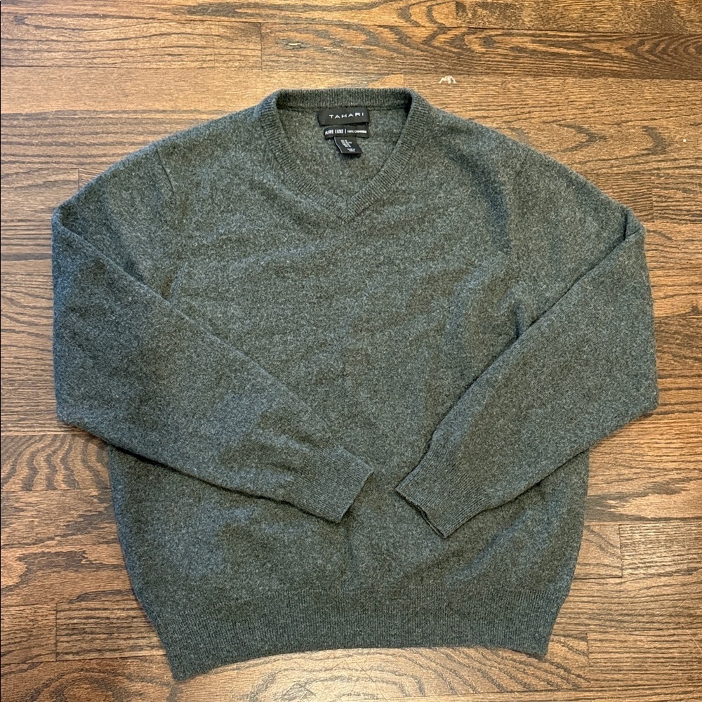 100% Cashmere Tahari Women's Green V-Neck Sweater Size XL